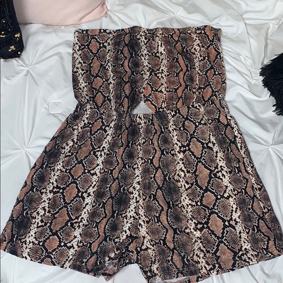 Fashion Nova Romper - Picture 1 of 3